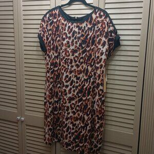Gibson Latimer Leopard Print Short Sleeve Shift Dress. SZ L.